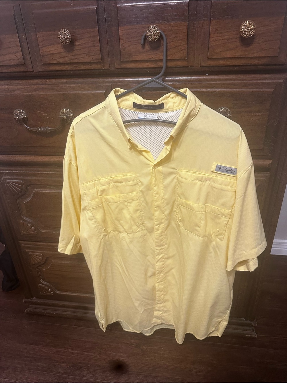 Columbia Men’s lot of 3 Fishing Shirt in Pale Yellow/ green/billfish print Sz L